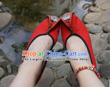 Traditional Chinese Yunnan Ethnic Red Embroidered Shoes Handmade National Shoes Hanfu Dress for Women