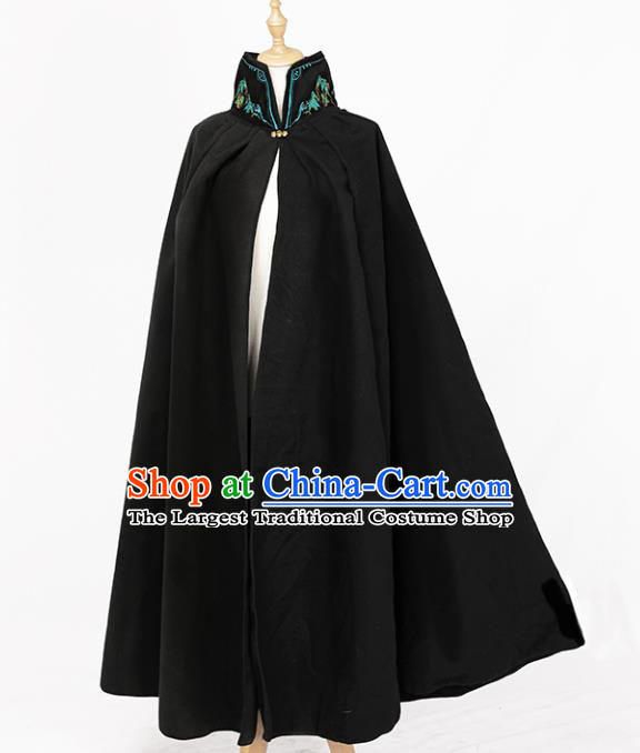 Traditional Chinese Hanfu Black Woolen Cloak Ancient Costume Winter Embroidered Stand Collar Cape for Women