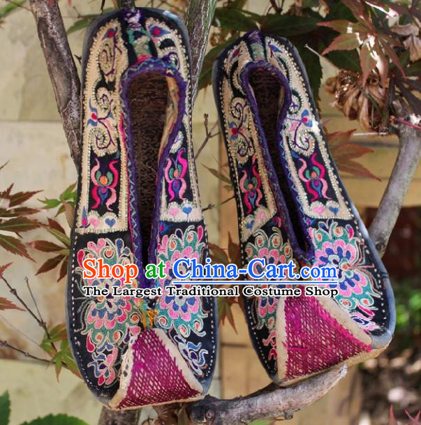 Asian Chinese Yunnan Ethnic Shoes National Shoes Embroidered Shoes Traditional China Embroidered Shoes for Women