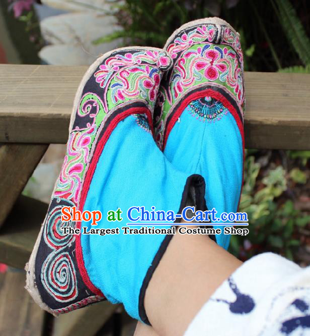 Asian Chinese Handmade Yunnan Ethnic Shoes National Shoes Embroidered Shoes Traditional Embroidery Court Shoes for Women