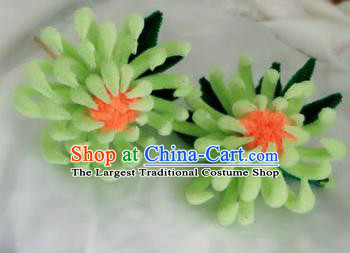 Chinese Traditional Qing Dynasty Imperial Concubine Green Velvet Chrysanthemum Hairpin Headwear Ancient Manchu Woman Hair Accessories Hair Clip