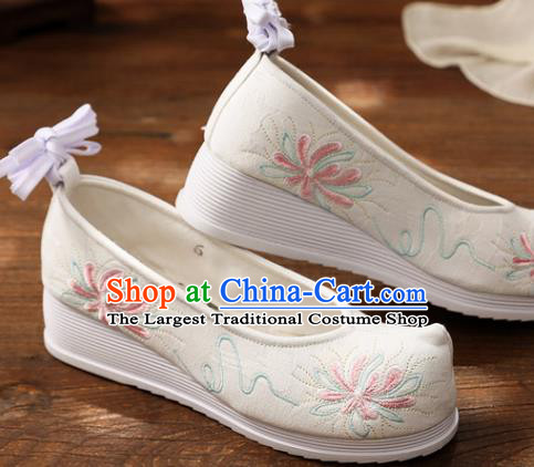 Chinese Traditional National Shoes White Cloth Shoes Embroidered Shoes Hanfu Shoes Women Shoes Handmade Wedges Heel Shoes