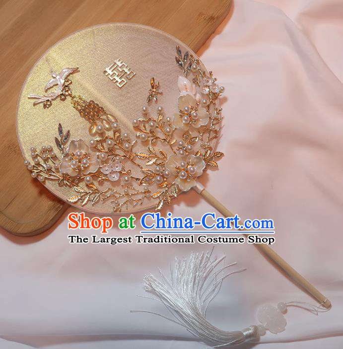 China Classical Dance Pearls Circular Fan Handmade Bride Plum Blossom Palace Fan Traditional Wedding White Silk Fan