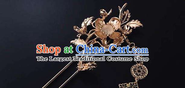 China Classical Golden Plum Blossom Hairpin Handmade Tassel Hair Stick Traditional Hair Accessories