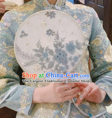 China Handmade Blue Lace Flowers Palace Fan Wedding Silk Fan Traditional Bride Circular Fan