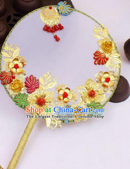 China Bride Golden Flowers Circular Fan Traditional Xiuhe Suit Silk Fan Handmade Wedding Palace Fan