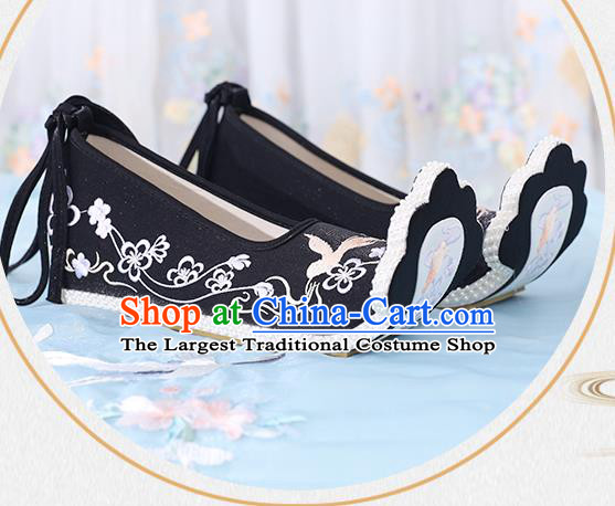 China Traditional Tang Dynasty Court Black Cloth Shoes Ancient Princess Embroidered Shoes