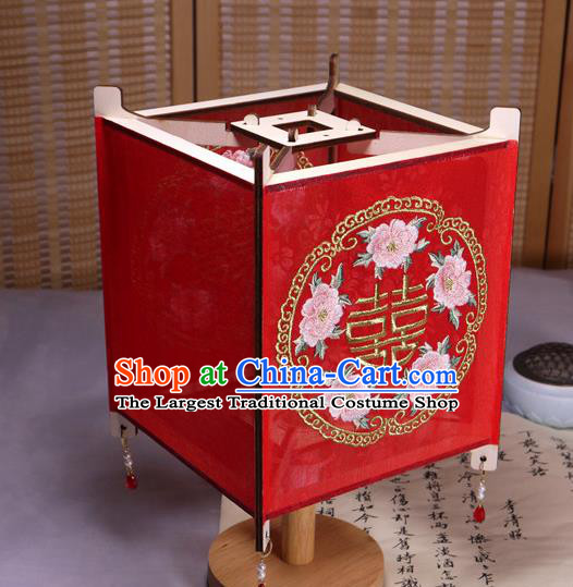 China Handmade Red Chiffon Desk Lamp Embroidered Palace Lantern Embroidery Peony Lantern