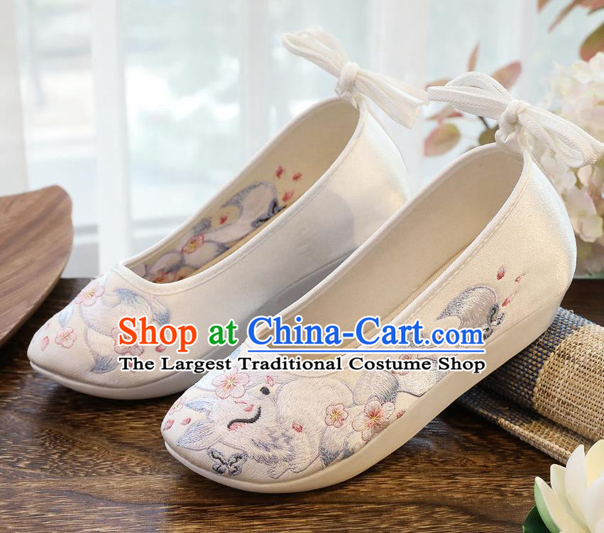 China Classical Embroidered Fox White Satin Shoes Traditional Hanfu Shoes Winter Women Shoes