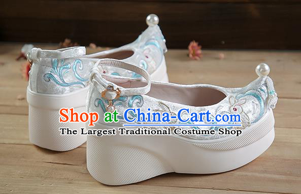 China White Velvet Shoes Traditional Hanfu Shoes Embroidered Rabbit Platform Shoes