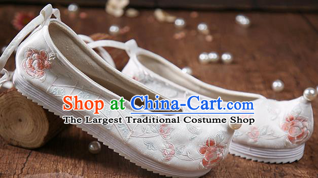 China Traditional Ming Dynasty Shoes Embroidered Peony White Cloth Shoes Ancient Princess Hanfu Shoes