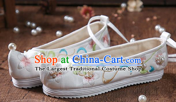 China Embroidered Peach Blossom White Cloth Shoes Ancient Ming Dynasty Princess Shoes Traditional Hanfu Pearls Shoes