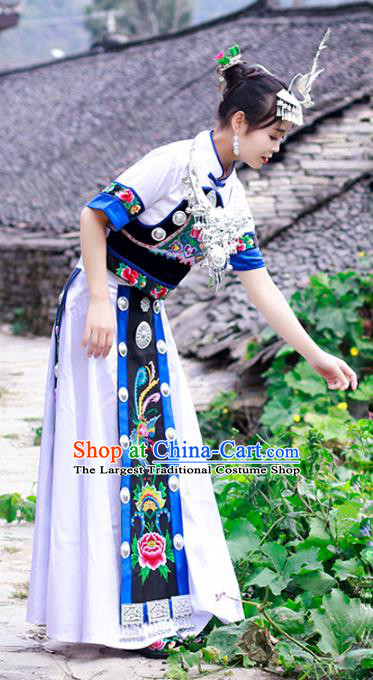 Chinese Hmong Ethnic Female Folk Dance White Outfits Miao Nationality Stage Show Clothing and Silver Hair Accessories