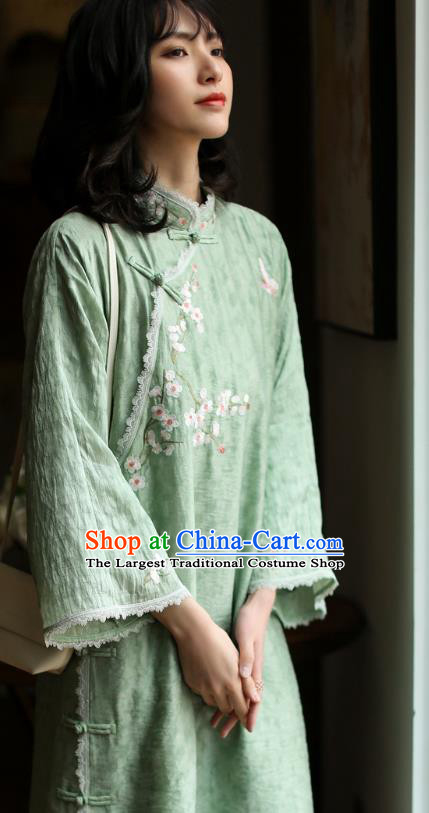 China Embroidered Light Green Cheongsam Costume Traditional Stage Performance Wide Sleeve Qipao Dress