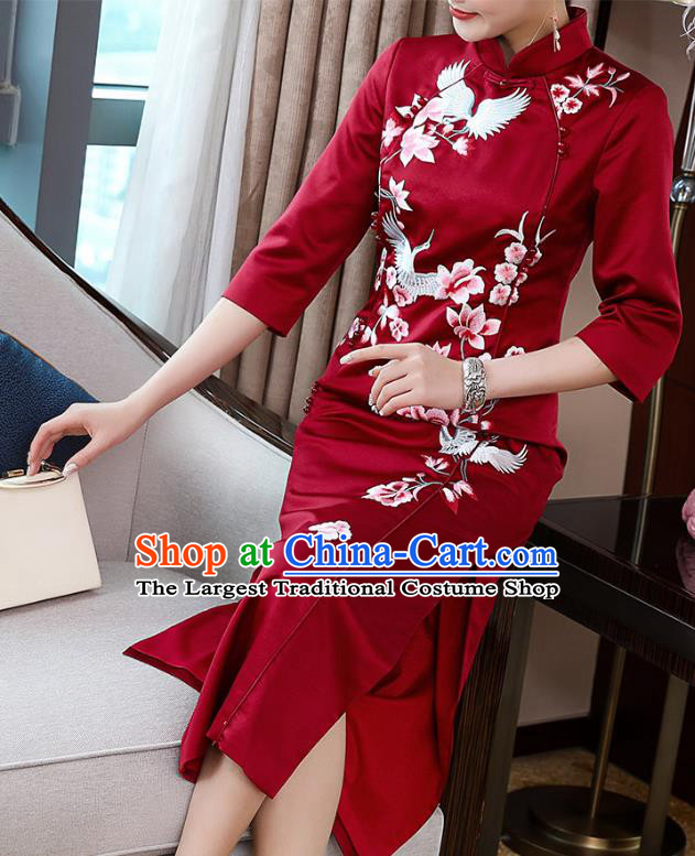 China Traditional Young Woman Costume Classical Embroidered Wine Red Satin Cheongsam Tang Suit Qipao Dress