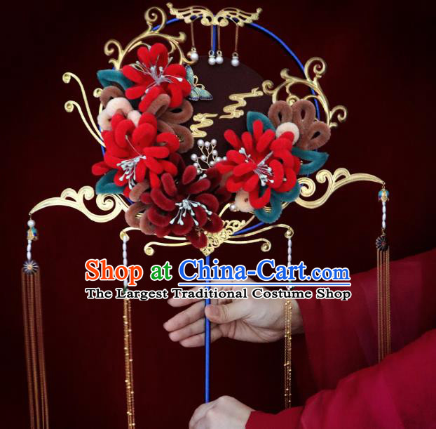 China Traditional Wedding Velvet Chrysanthemum Fan Handmade Golden Tassel Palace Fan Classical Bride Fan