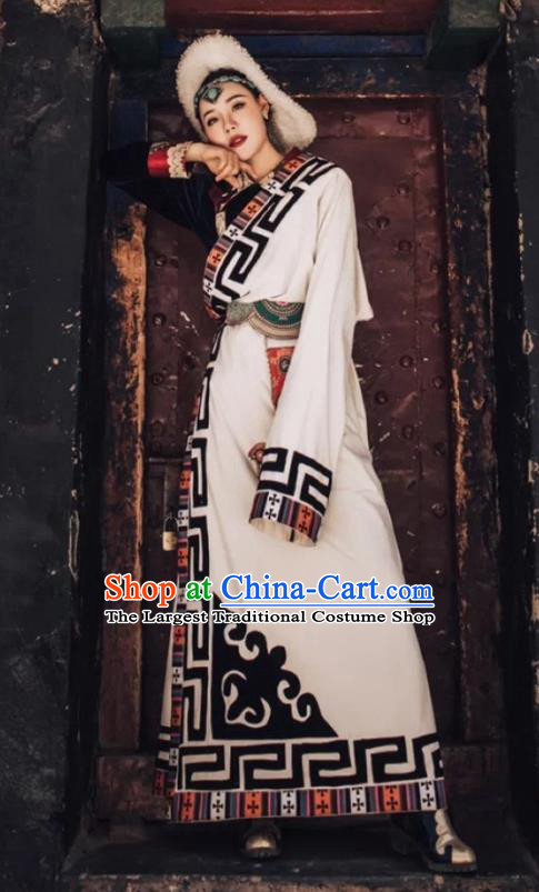 China Zang Nationality Dance White Woolen Robe Traditional Xizang Tibetan Minority Woman Clothing