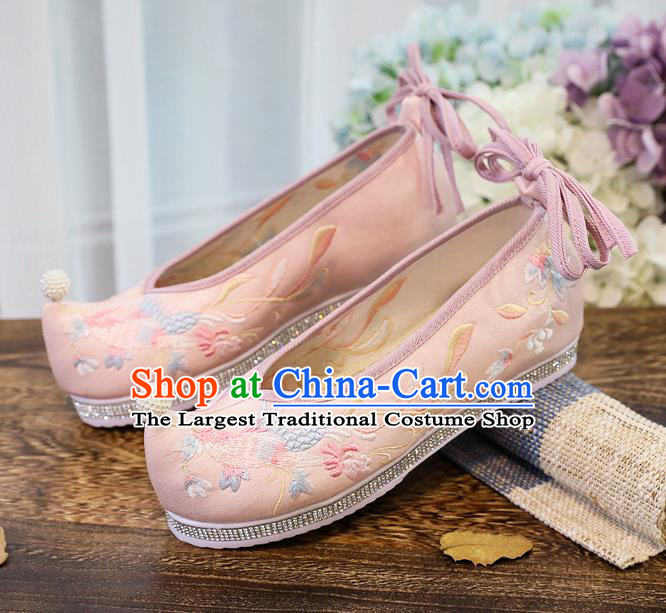 China Embroidered Pink Cloth Shoes Handmade Princess Pearls Shoes Traditional Ming Dynasty Hanfu Shoes