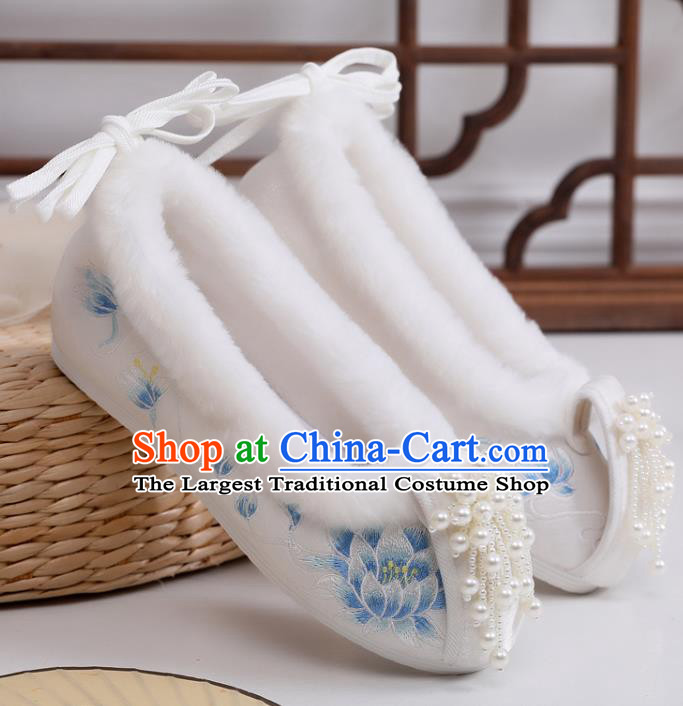 China Handmade Winter Pearls Tassel Shoes National Embroidered Epiphyllum Shoes Traditional Xiuhe Suit White Cloth Shoes