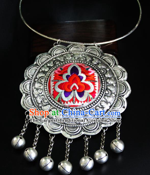 China Handmade Hmong Ethnic Embroidered Necklet Accessories Traditional Miao Minority Stage Performance Silver Necklace