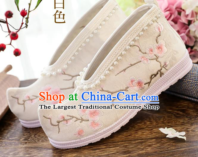 China National Embroidered Plum Beige Cloth Shoes Traditional Ming Dynasty Hanfu Shoes Ancient Princess Pearls Shoes