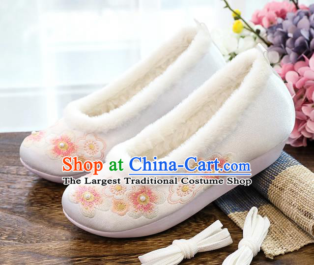 China Handmade Ming Dynasty Winter White Shoes National Embroidered Plum Blossom Shoes Traditional Pearls Shoes