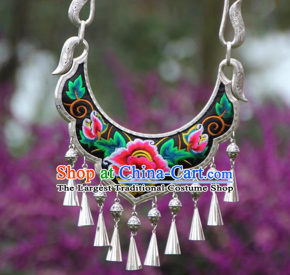 China Handmade Hmong Ethnic Silver Necklet Accessories Traditional Miao Minority Embroidered Peony Necklace