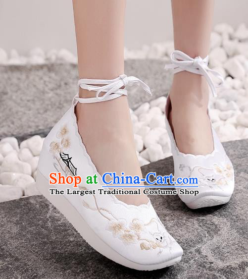 China National Cloth Shoes Traditional Tang Dynasty Princess Shoes Embroidered Plum Blossom Shoes