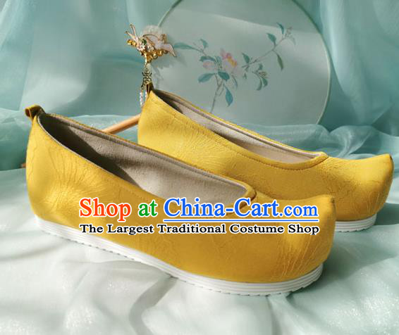 China Ancient Taoist Nun Shoes Classical Yellow Cloth Shoes Traditional Ming Dynasty Hanfu Shoes