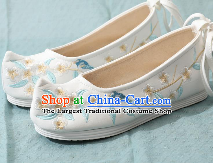 China Embroidery Plum White Cloth Shoes Ming Dynasty Young Lady Shoes Traditional Hanfu Bow Shoes