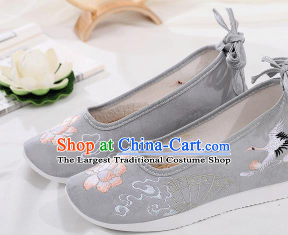 China Traditional Embroidered Grey Cloth Shoes Ancient Ming Dynasty Princess Shoes