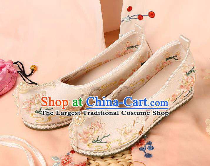 Chinese Embroidered White Satin Shoes Traditional Pearls Toe Hanfu Shoes Ancient Ming Dynasty Princess Shoes