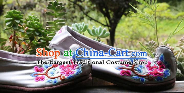 Chinese Embroidered White Satin Shoes Traditional Yi Nationality Shoes National Woman Shoes