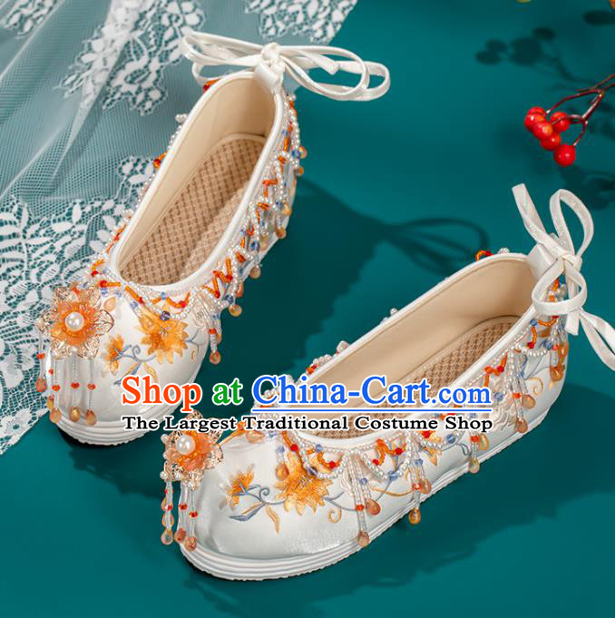 China Handmade Ming Dynasty Embroidered Bow Shoes Ancient Princess Beads Tassel Shoes Traditional Hanfu White Satin Shoes