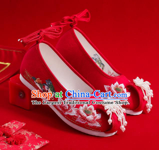 Chinese Traditional Woman Wedding Red Cloth Shoes Classical Pearls Shoes Footwear Embroidery Lotus Shoes