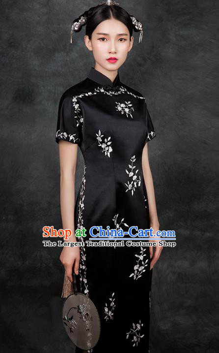 China Classical Dance Black Silk Cheongsam Traditional Minguo Young Lady Embroidered Qipao Dress