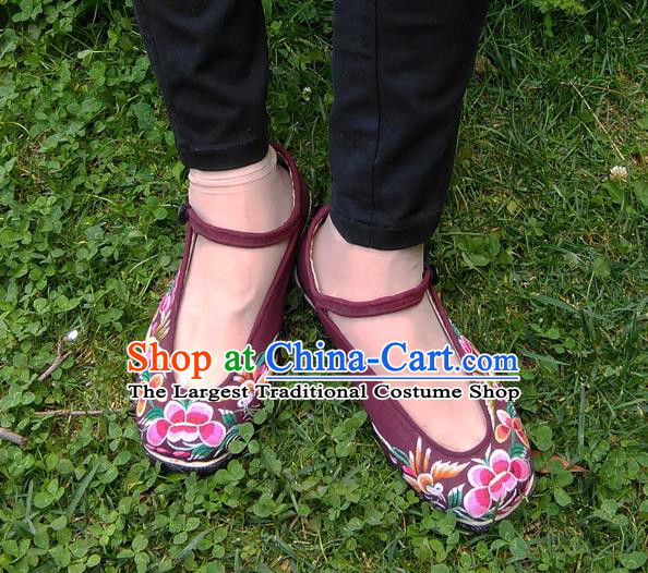 Chinese Yunnan Ethnic Shoes National Embroidered Shoes Handmade Wine Red Cloth Shoes Traditional Yi Nationality Shoes