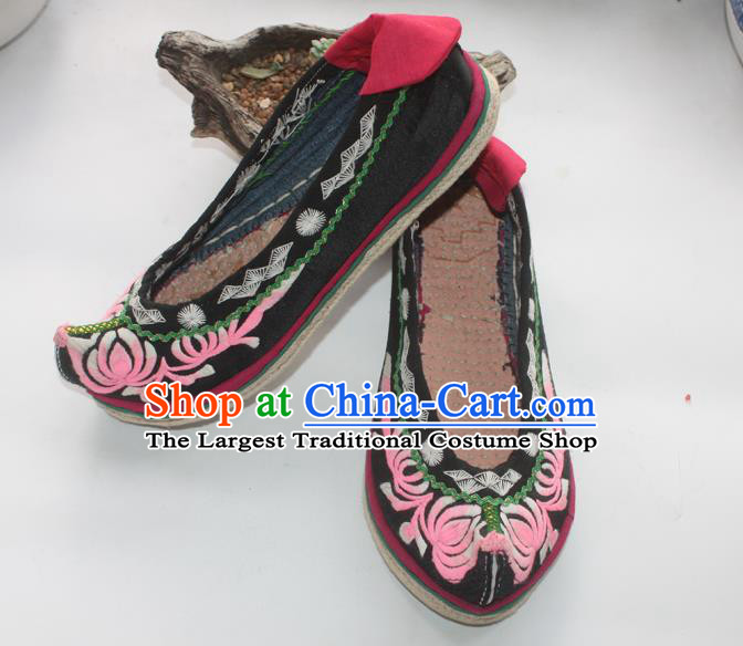 Chinese National Strong Cloth Soles Shoes Handmade Black Embroidered Shoes Traditional Yunnan Nationality Woman Shoes