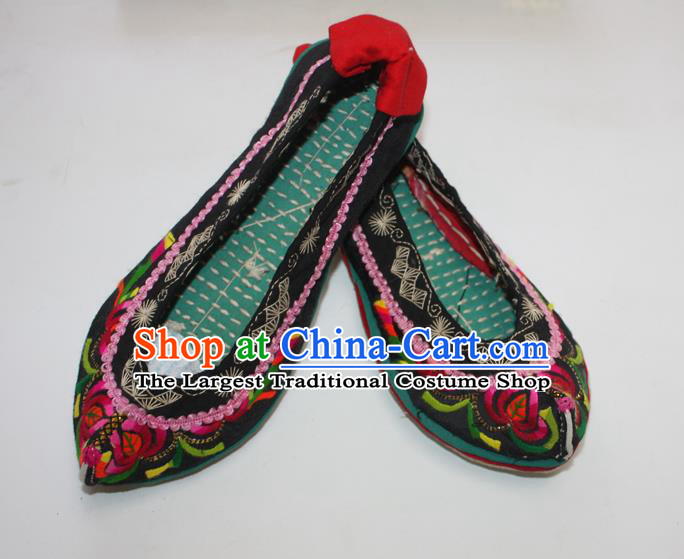 Chinese Traditional Yunnan Yi Nationality Woman Shoes National Ethnic Strong Cloth Soles Shoes Handmade Black Satin Embroidered Shoes