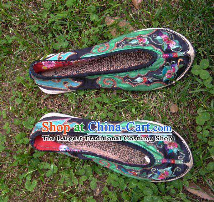 Chinese Traditional Yi Nationality Dance Shoes Yunnan Ethnic Female Shoes National Embroidered Black Shoes