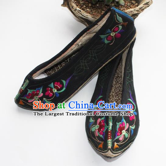 Chinese Handmade Yunnan Ethnic Black Cloth Shoes Traditional Embroidered Shoes Yi Nationality Folk Dance Shoes