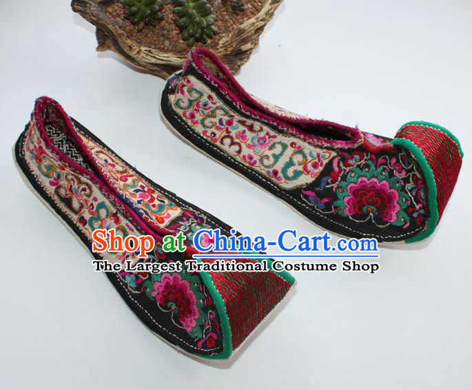 Chinese Yunnan Ethnic Dance Shoes Traditional Court Cloth Shoes Handmade Full Embroidered Shoes Yi Nationality Shoes