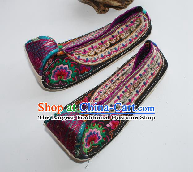 Chinese Yi Nationality Female Shoes Yunnan Ethnic Dance Shoes Traditional Court Cloth Shoes Handmade Full Embroidered Shoes