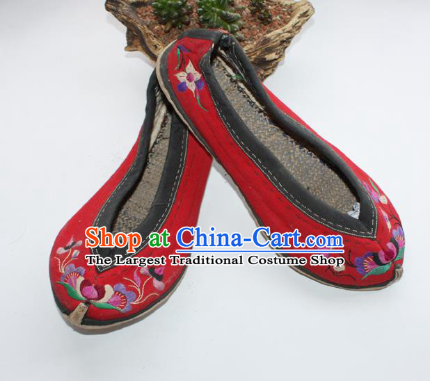 Chinese Yi Nationality Embroidered Shoes Yunnan Ethnic Dance Shoes Handmade Red Cloth Shoes