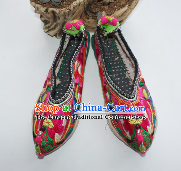 Chinese Handmade Ethnic Folk Dance Shoes Yi Nationality Embroidered Shoes Yunnan National Woman Shoes