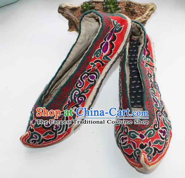 Chinese Handmade Wedding Strong Cloth Soles Shoes Shui Nationality Full Embroidered Shoes Yunnan Ethnic Red Shoes