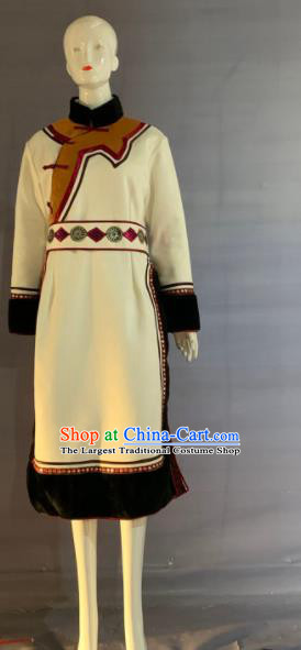 Chinese Heilongjiang Ethnic Garment Costume Oroqen Nationality Clothing Olunchun Minority Folk Dance Beige Robe Uniforms