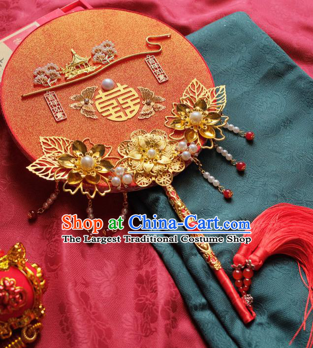 China Bride Palace Fan Classical Golden Peony Circular Fan Handmade Red Silk Fan Traditional Wedding Fan