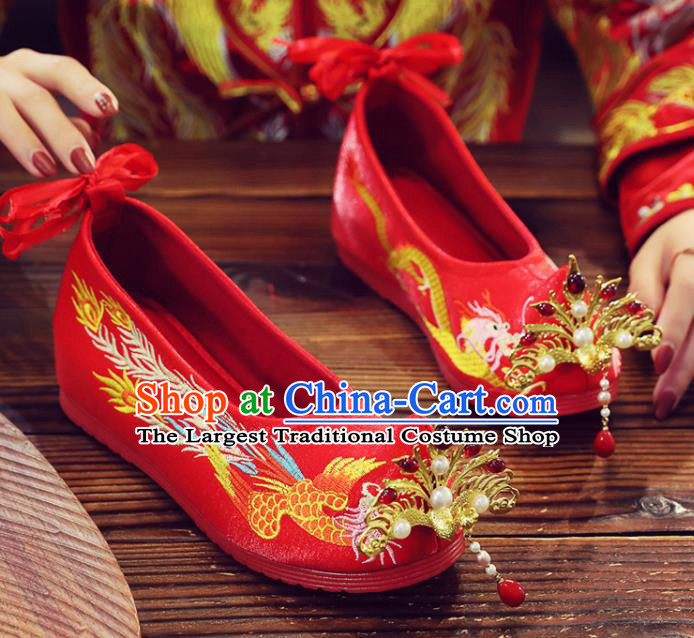 China XiuHe Red Satin Shoes Hanfu Shoes Classical Wedding Shoes Embroidered Shoes Handmade Golden Phoenix Bride Shoes