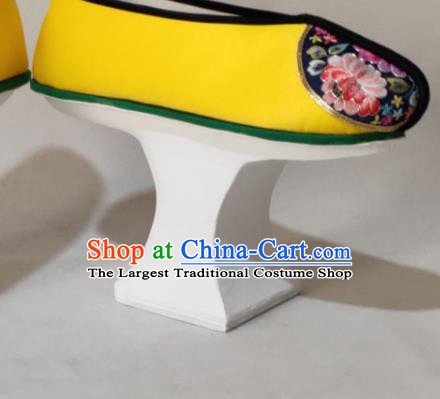 China Traditional Peking Opera Diva Yellow Satin Shoes Beijing Opera Hua Tan Embroidered Shoes Qing Dynasty Imperial Consort Shoes